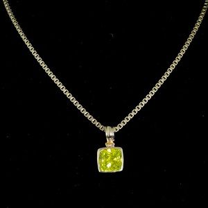 Green Swarovski crystal pendant necklace with silver box style chain. NWOT